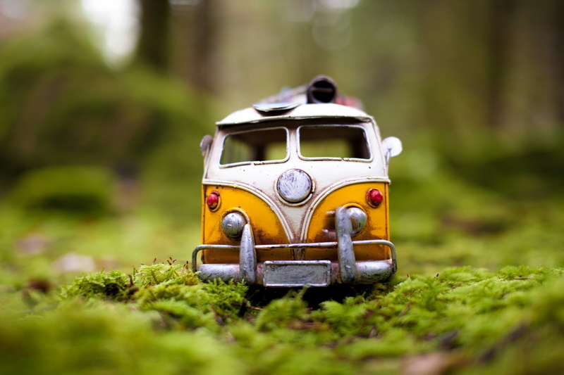 forest, moss, photographer, machine, 1080P, toy, minibus, grass, silver, greens, in the grass, yellow, shooting, Kim Leuenberger, van, model, macro, volkswagen