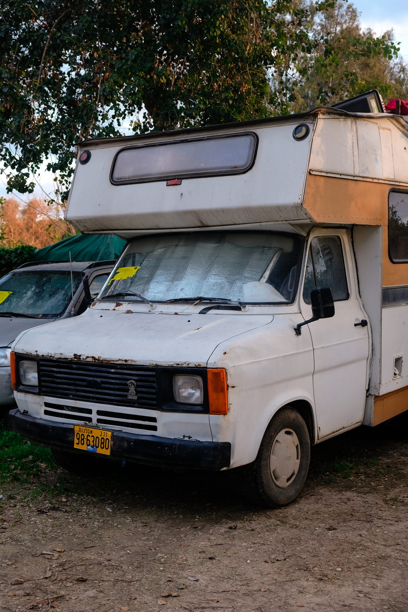 stationary, retro styled, land vehicle, moving van, no people, alloy wheel, vehicle, travel, white color, display, machine, coupe, rv, plant, wheel, spoke