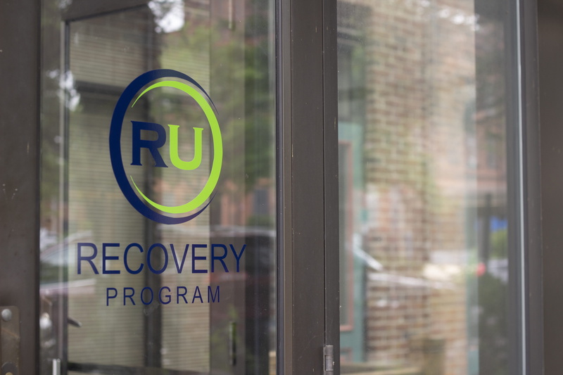 architecture, warning sign, addiction program, 5K, green color, day, indoors, close-up, no people, ru recovery program, ru, reflection, recovery, western script