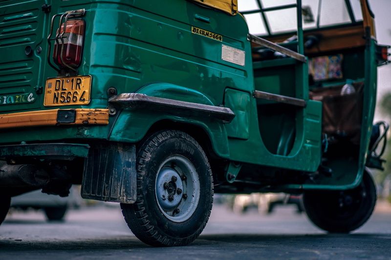 architecture, transportation, Asian, yellow, day, truck, india, 5K, stationary, black, green color, Asia, no people, built structure, cycle, rickshaw