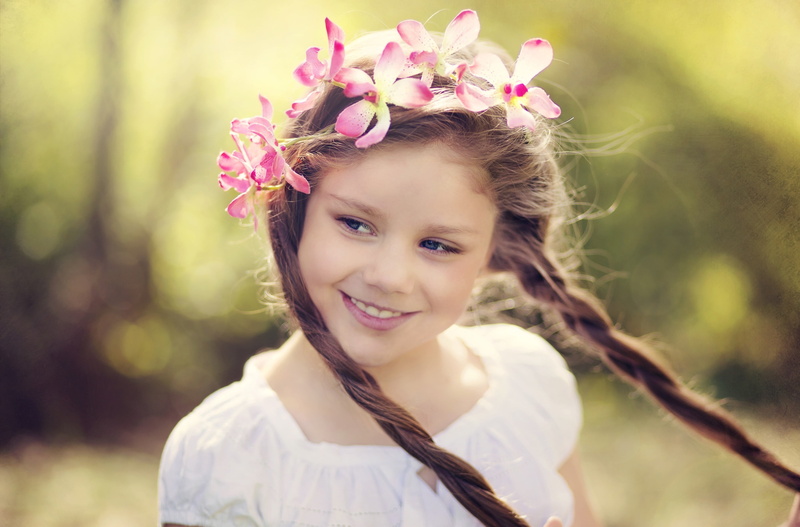 sunlight, smile, people, joy, springtime, 2K, happiness, mood, flowering plant, flower, smiling, girls, emotion, one Person, wreath, day, top