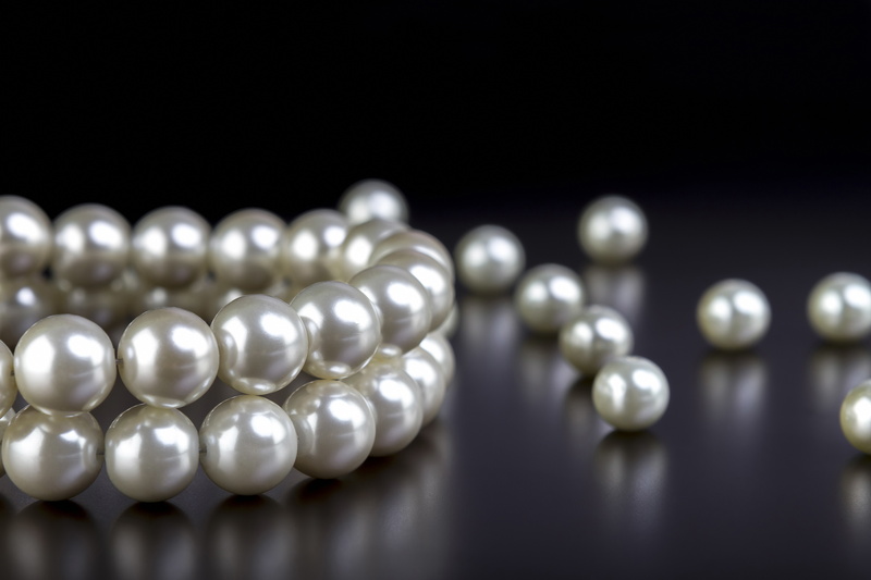 wallpaper., indoors, pearl, studio shot, bead, pearl Jewelry, gold, lot, beauty, white, necklace, bracelet, abstract, wealth, precious Gem, single Object