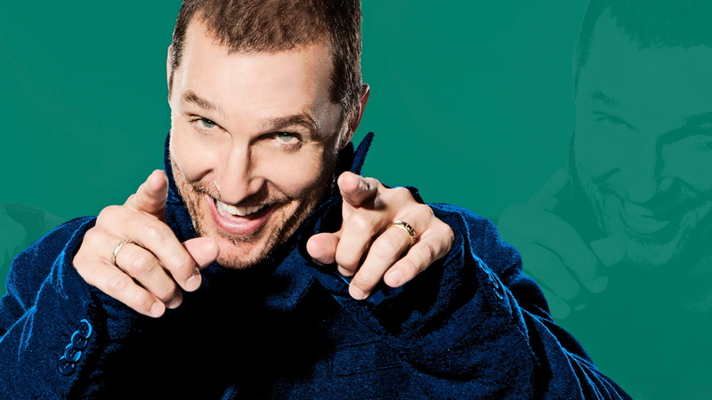 photographer, gesture, smile, SNL, actor, photoshoot, background, Matthew McConaughey, Mary Ellen Matthews, 2015, 1080P, green, Saturday Night Live