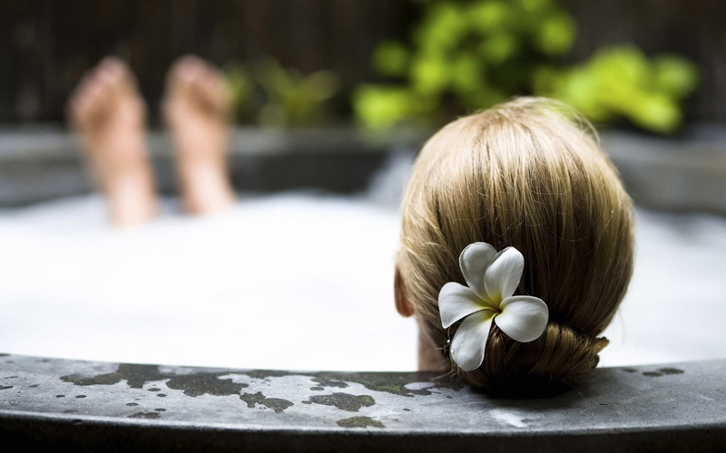 1080P, beauty in nature, foam, caucasian Ethnicity, women, tranquil Scene, healthy Lifestyle, hot tub, girls, hair, relaxation, summer, flowering plant
