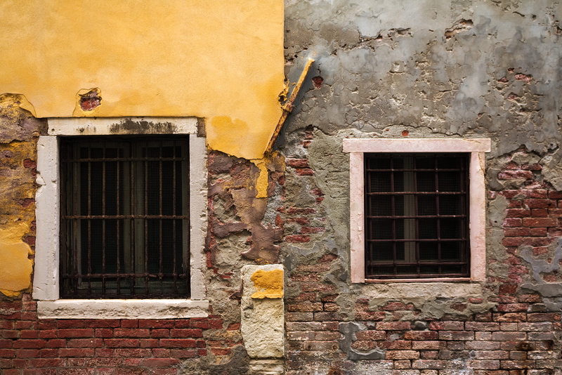 city, brick, window frame, day, grills, door, italy, residential district, peeling, bars, concrete, architecture, wall, gray, no people, two, 5K, old