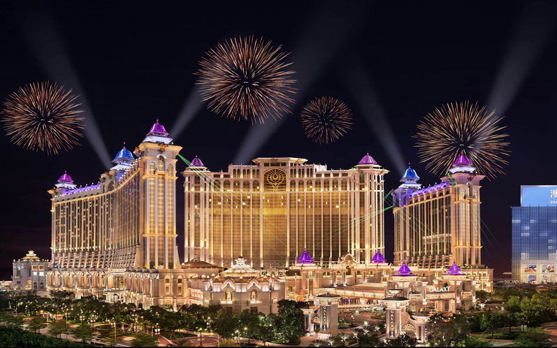 arts culture and entertainment, celebration, fireworks, hotel, office building exterior, galaxy, desktop, city, firework - man made object, motion, sky