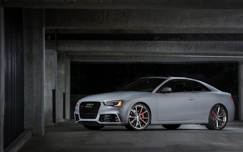 rs5, engine, sedan, coupe, audi, concrete, white, mode of transportation, in a row, black Color, alloy Wheel, bridge - man made structure, architectural column