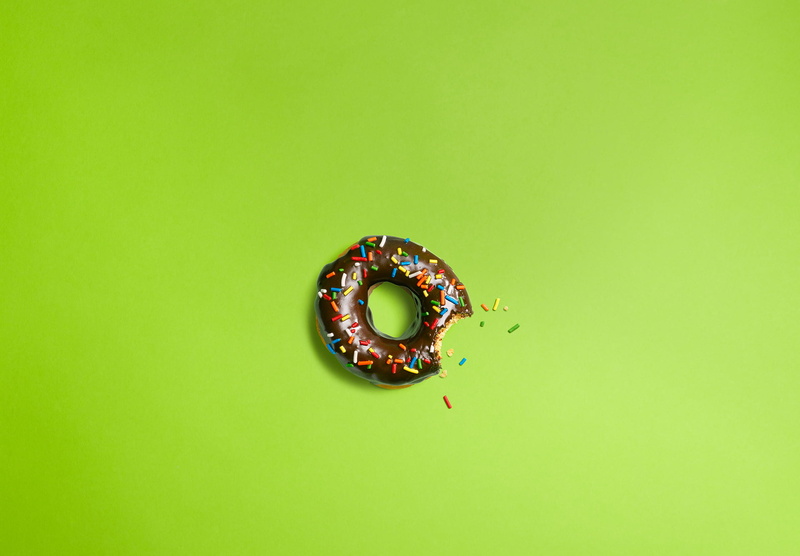 colored background, food, directly above, no people, circle, green, food and drink, donut, digital art, freshness, shape, animal, indoors, sweets, 1080P