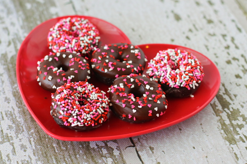 pastries, sprinkles, 4K, chocolate, dessert, sweets, donuts, assorted