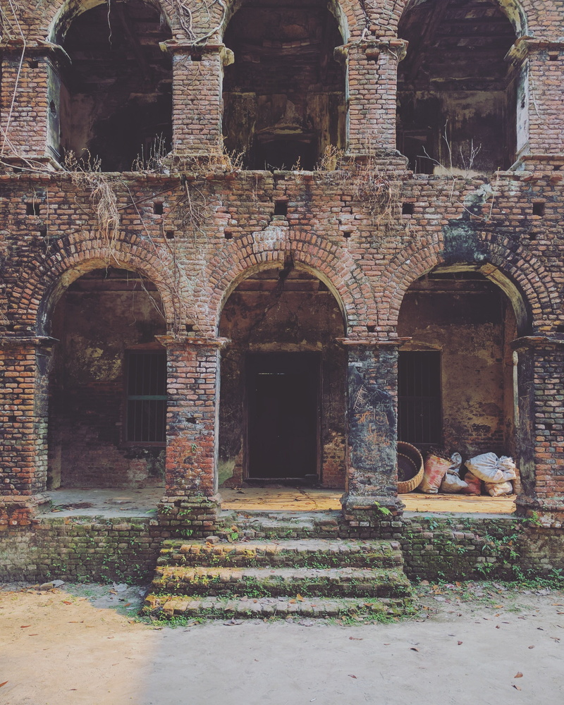 travel, shrine, heritage, architectural column, arch, gate, brick, relaxation, run-down, building exterior, abandoned, building, day, ancient civilization