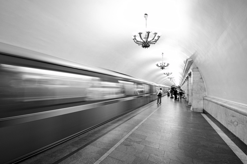 transportation, Subway, costume, 1080P, railroad station, disembarking, arrival, public transportation, subway station, group of people, art, time, outdoors