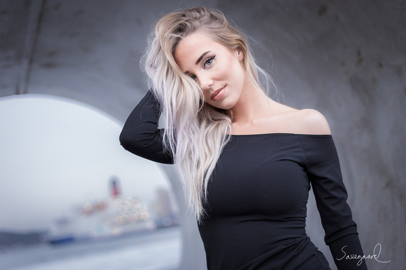 wall - building feature, looking at camera, front view, beautiful woman, fashion, wearing, young adult, top, shoulder, Hannah Aurora, hairstyle, long, women