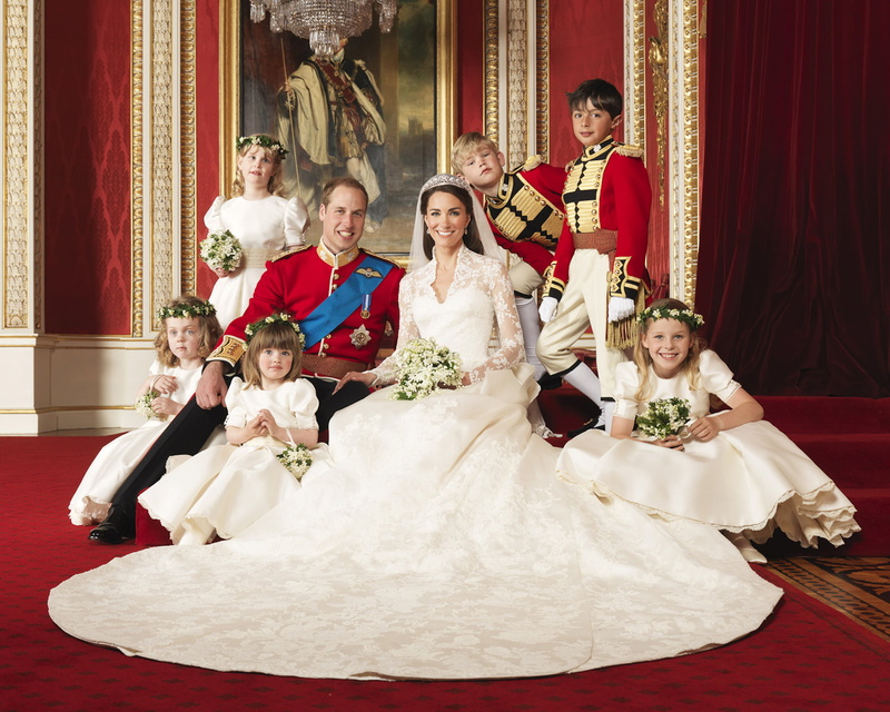 1080P, bride, wedding dress, smiling, flowers, maxi, females, elegance, red, fashion, husband, son, mature men, girls, family, event, the Prince of Wales