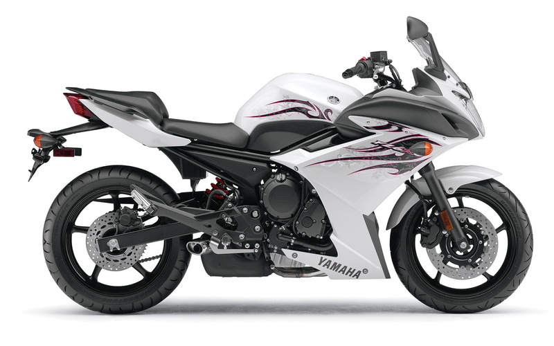 ride, riding, real people, sports helmet, helmet, 1080P, land vehicle, Yamaha, FZ6R, one person, leisure activity, white background, extreme sports, biker