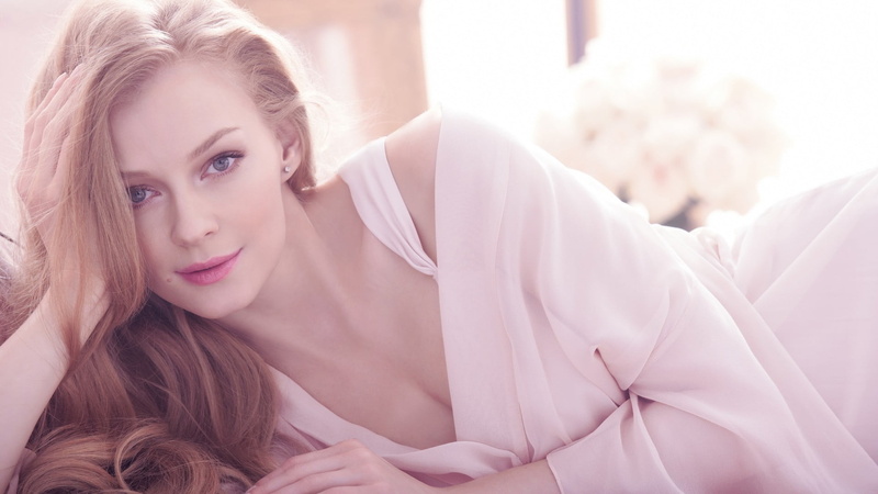 portrait, emotion, soft focus, beautiful woman, blond hair, beautiful people, women, hair, looking at camera, Svetlana Khodchenkova , indoors, model, pink color