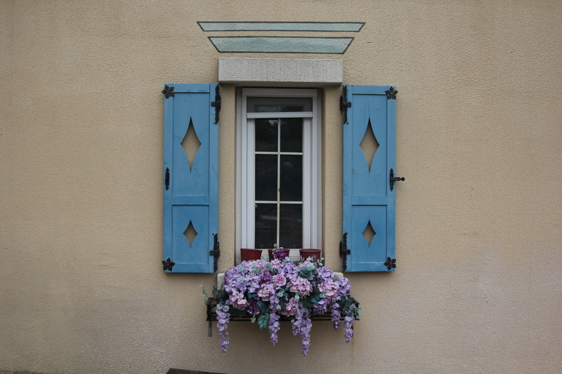 building, closed, flowering plant, 5K, built structure, no people, nature, classic, outdoors, sash, house, architecture, little, flower, building exterior
