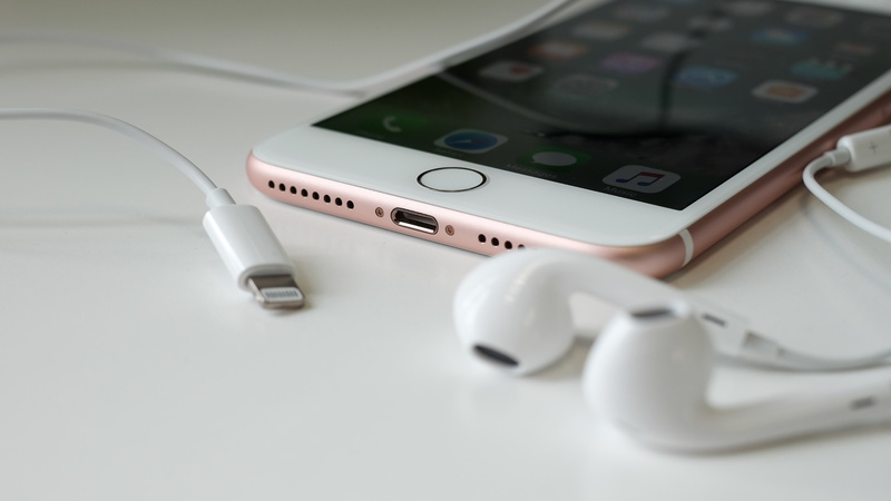 close-up, Technology, iphone 7 plus, 4K, indoors, computer, telephone, internet, wireless technology, computer equipment, communication, mobile phone