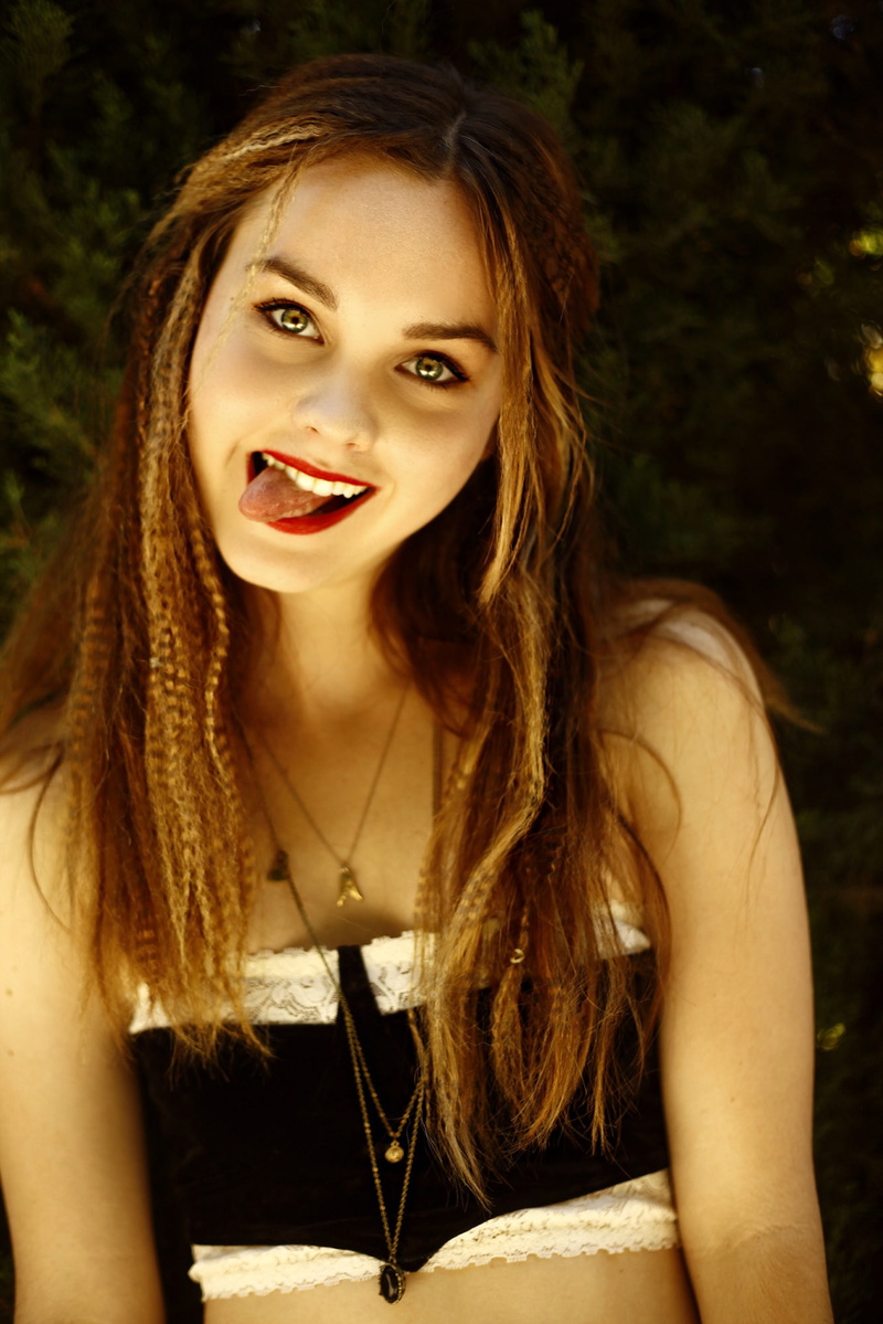tongue out, shorts, 1080P, Liana Liberato, women, looking at viewer, women outdoors, actress