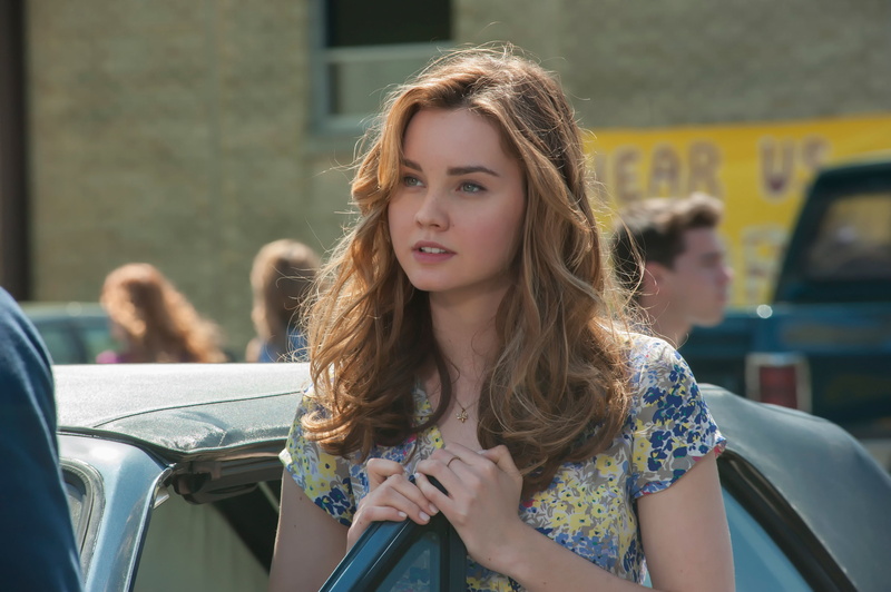 smiling, summer, street, focus on foreground, Liana Liberato, people Traveling, real people, passenger, adults Only, mode of Transport, women, 2K, leisure activity