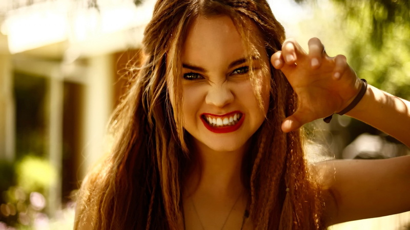 liana liberato, young adult, hairstyle, looking at camera, emotion, hair, focus on foreground, 1080P, beauty, human face, real people, brown hair, beautiful woman
