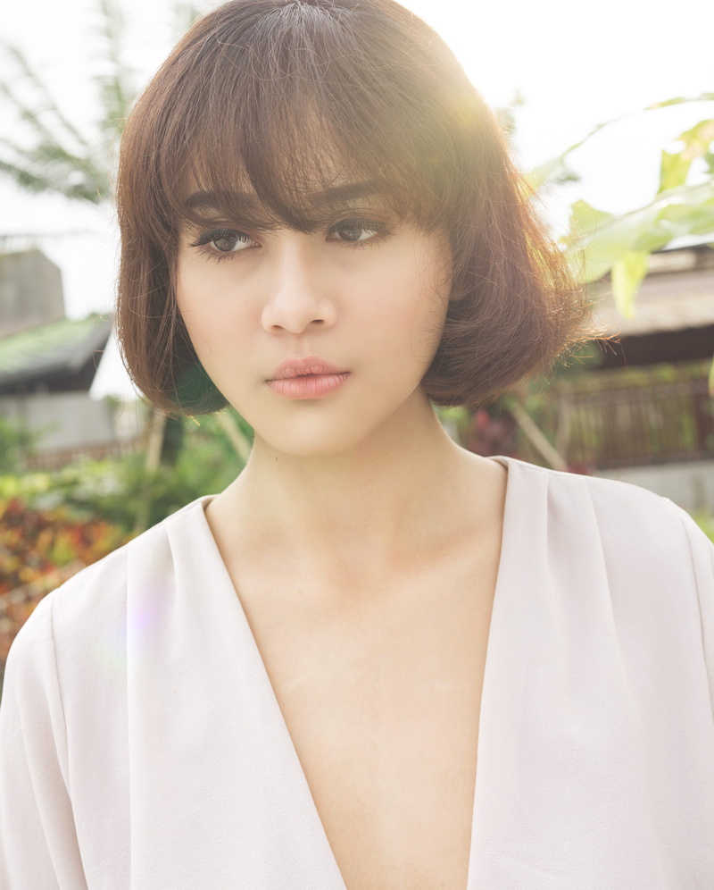 outdoors, looking, human, day, leisure activity, teenager, hairstyle, portrait, headshot, bangs, beautiful woman, girls, young women, one person, indonesia