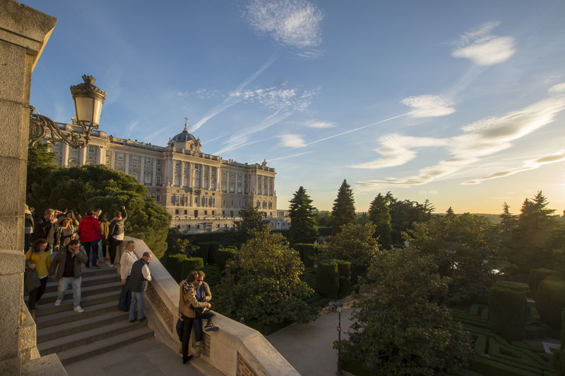 building, outdoors, lifestyles, plant, real people, women, city, spain, 2K, spring, men, built structure, tourist, group of people, castle, the royal palace of madrid