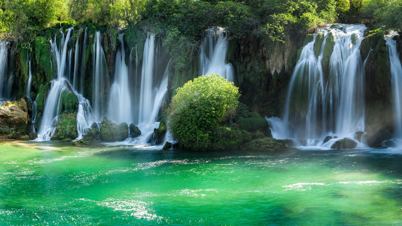 motion, non-urban scene, flowing water, stream - flowing water, 2K, outdoors, rainforest, flowing, beauty in nature, green color, waterfall, trip, nature