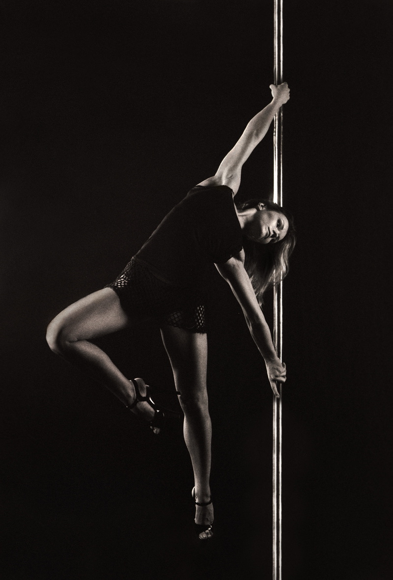black, arts culture and entertainment, sport, white, dance, 5K, balance, full length, elegance, strength, focus, young women, dancing, beautiful woman
