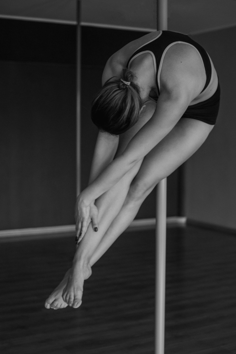 real people, young women, adult, profile view, girl, female, one person, hairstyle, leisure activity, 4K, depression - sadness, pole-dance, indoors, beautiful woman
