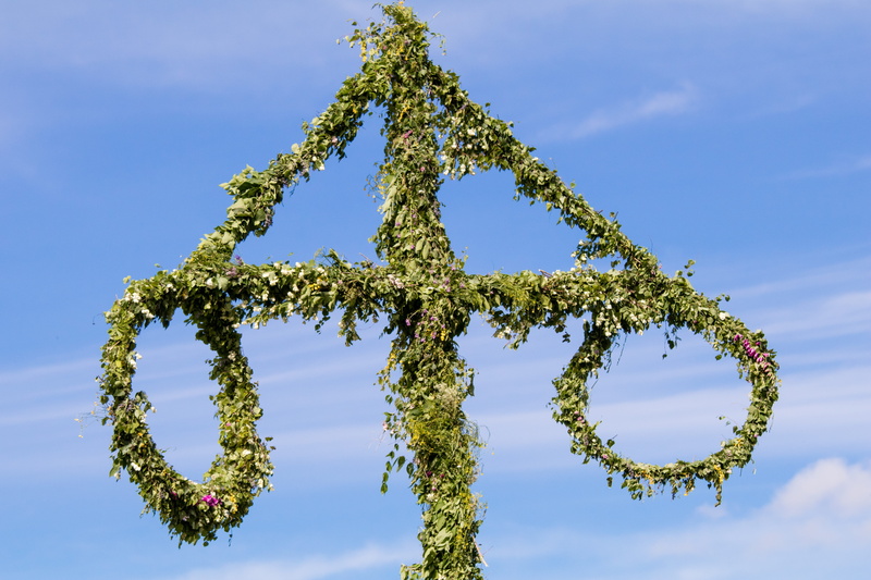 outdoors, midsummer, communication, day, dance, nature, tradition, coniferous tree, outdoor, sweden, traditional, pole, 5K, symbol, arrow, sustainable resources