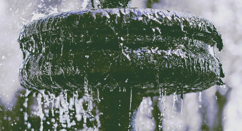 frozen, architecture, outdoors, nature, purity, falling water, 720P, drop, focus on foreground, day, water, winter, freshness, close-up, no people, icicle