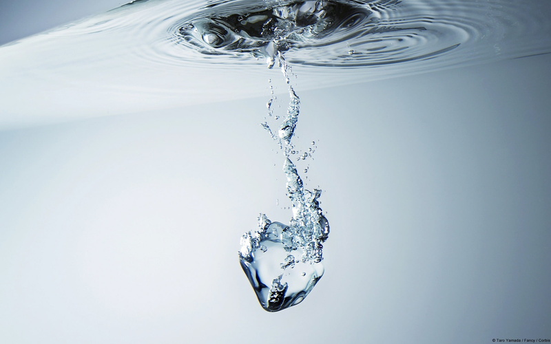 running water, sink, drop, body, bubble, indoors, 1080P, splashing, studio shot, copy space, photo, falling, flowing, food and drink, sea, close-up