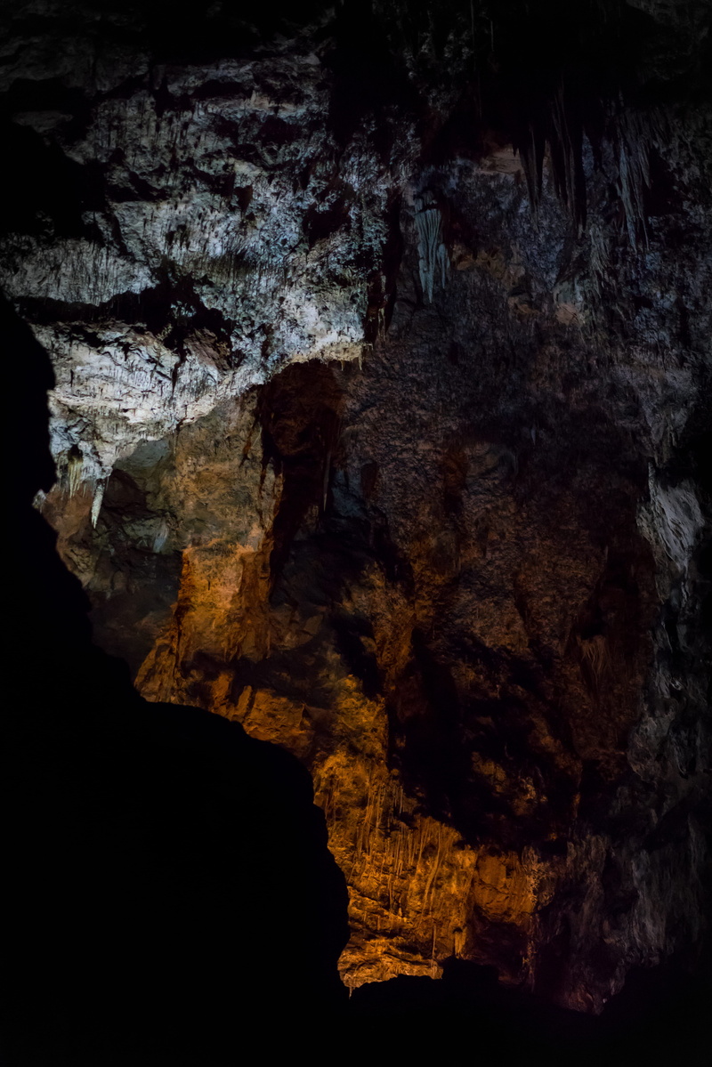 light, outdoors, hole, eroded, physical geography, rock, rock formation, grutas, solid, abstract, stalactite, 5K, flora, patterns, tranquility, cave, dark