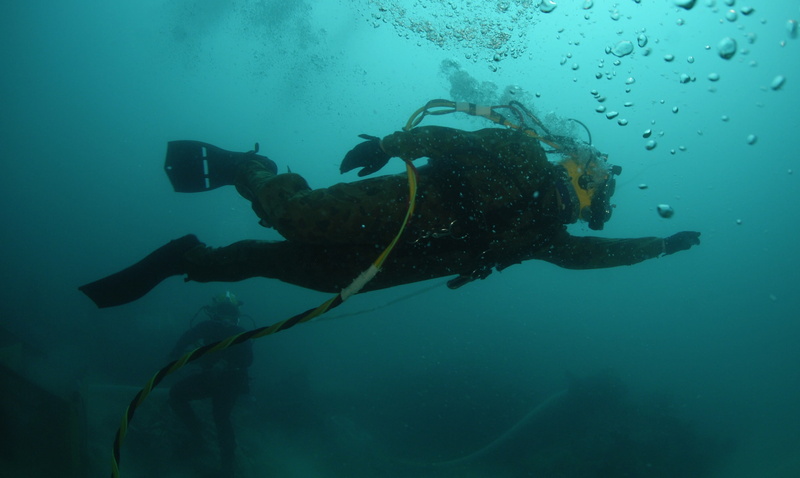 underwater Diving, diver, exploration, scuba Diving, one person, aquatic sport, lifestyles, full length, ocean, undersea, bubbles, leisure activity, blue