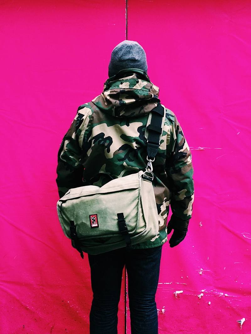 hood - clothing, back, gray, uniform, camouflage, sling, male, bag, women, casual clothing, indoors, wall, person, young adult, pants, lifestyles, 1080P