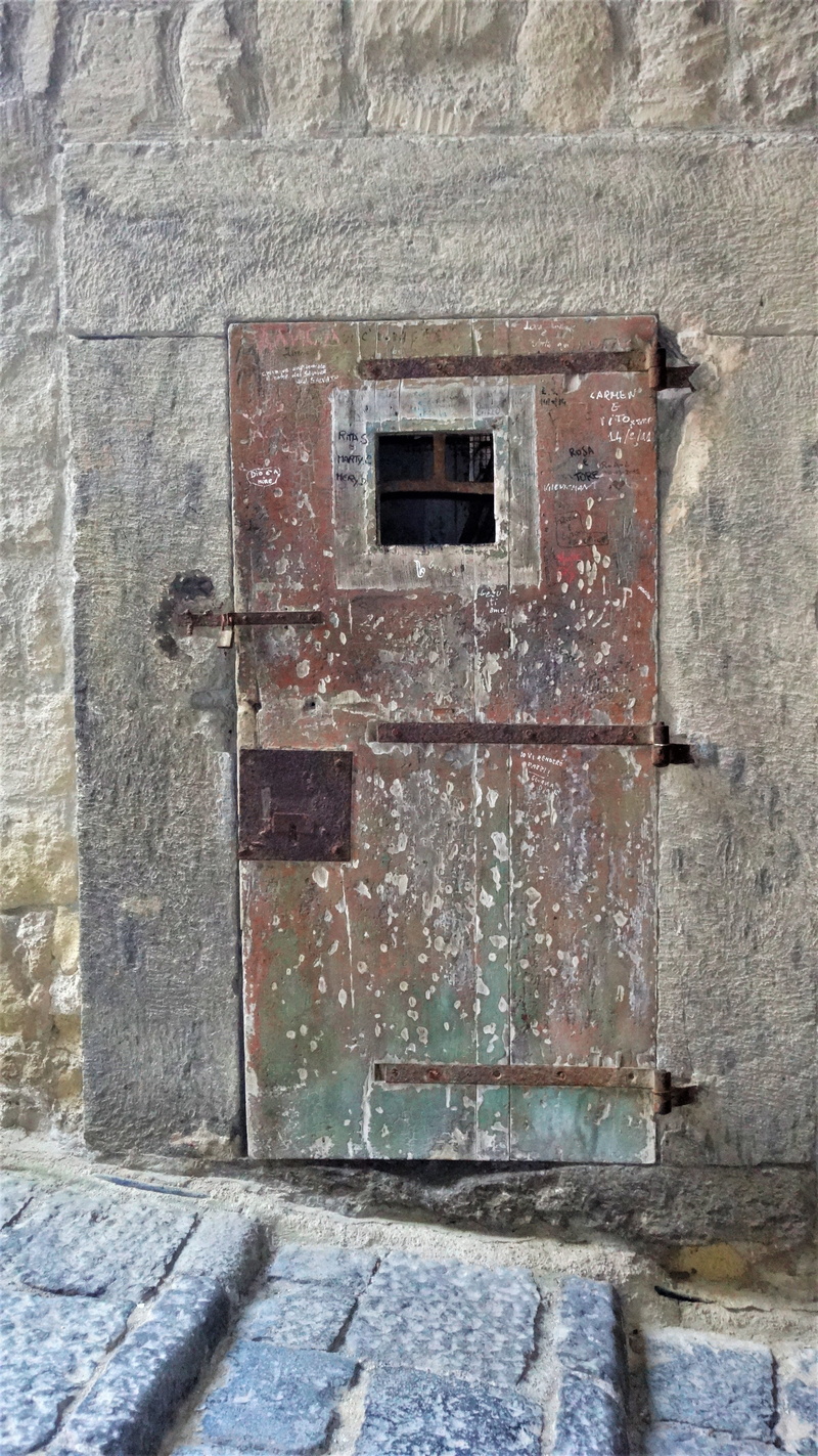no people, chipped pain, wood, history, outdoors, old door, concrete, wall - building feature, wall, architecture, ovo castle, door, old, deterioration
