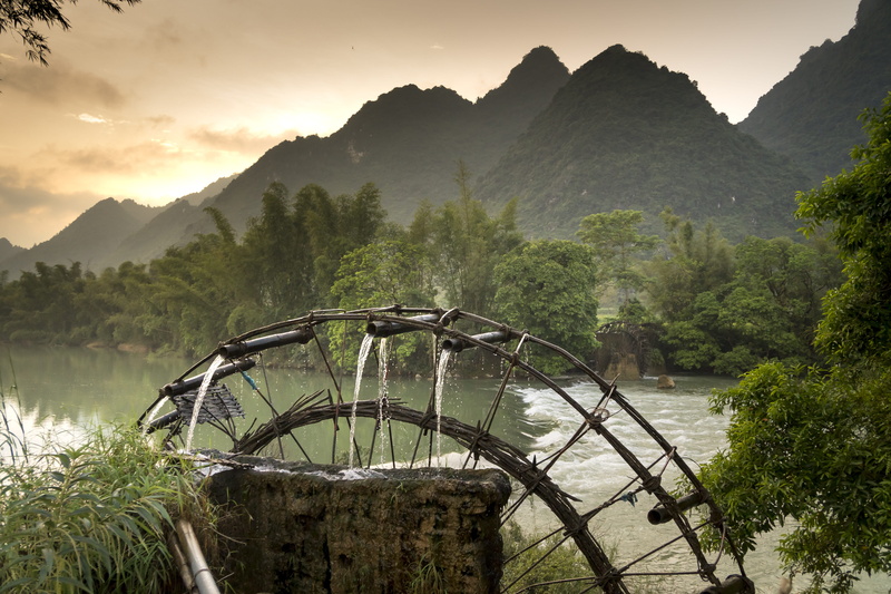 outdoors, green, wheel, landscape, people, high by, sky, vietnam, the field, wood, plant, no people, outdoor, crop, scenery, watermill, equipment, lake