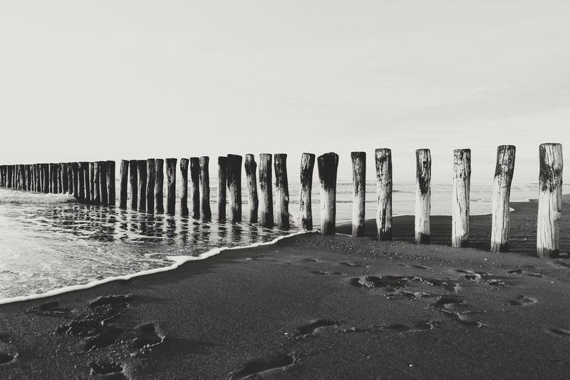 nature, post, life, sea, sand, tranquil scene, outdoors, 4K, pier, copy space, clear sky, waterbreak, summer, ocean, water, horizon over water, in a row