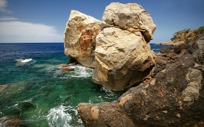 nature, day, bricks, white, horizon, horizon over water, rock formation, blue, no people, rock, rock - object, tranquil scene, stack rock, non-urban scene