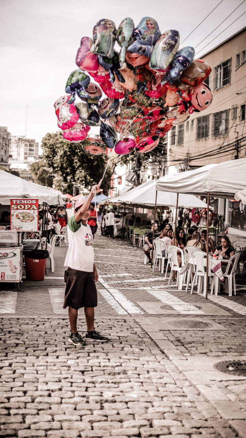 day, built structure, vsco, streetphotography, brazil, real people, architecture, people, 5K, nature, amazonia, group of people, baloon, crowd, building exterior
