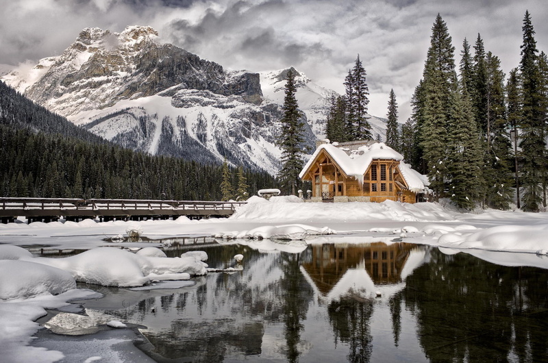 clouds, 1080P, snow, winter, nature, water, lake, mountains, house, ice, British Columbia, landscape, reflection, trees, forest, Canada