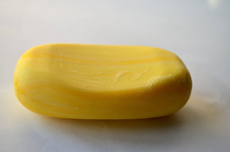 close-up, washing, surface, bath, simplicity, bathroom, mango fruit, cut out, hygiene, single object, 4K, no people, raw food, yellow, cleaning, curd soap