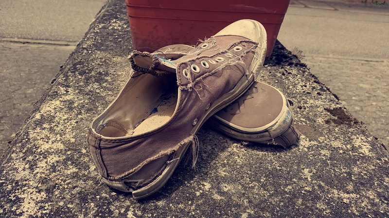 shoelace, outdoors, no people, day, 1080P, focus on foreground, street, still life, high angle view, concrete, nature, personal accessory, lace - fastener