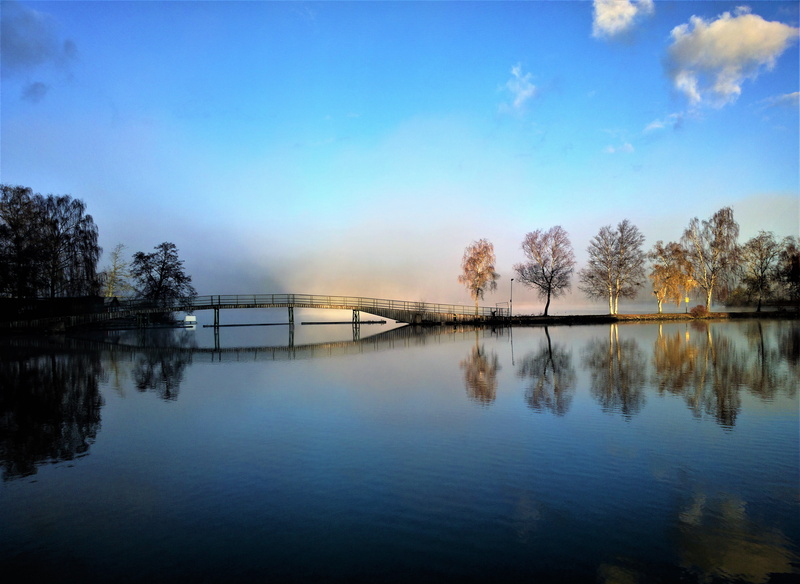 water courses, horizon, reflection lake, autumn colors, autumn, sunrise, waterfront, outdoors, smooth as glass, blue, landscapes, tranquil scene, calm