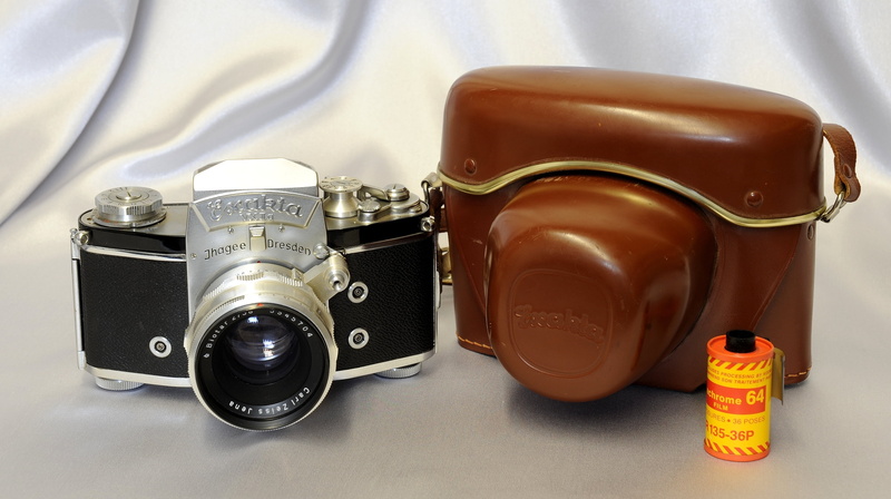 case, mirror, 1957, 250, speed B, Exact VX IIa, the camera, the retarder 10 with manual winding, 1000, 2K, 100, Biotar 58mm F / 2, background, 500, Germany