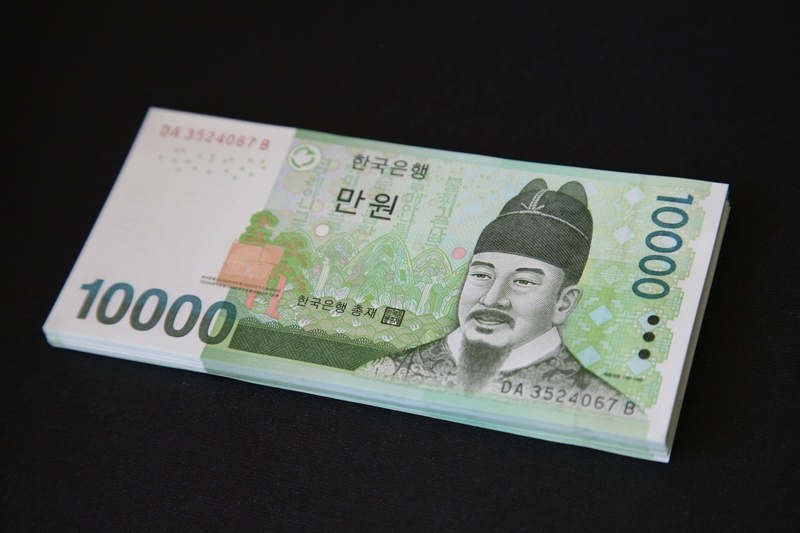 human representation, wealth, black background, finance and economy, paper currency, close-up, currency, economy, bills, representation, 10 000 usd, 4K