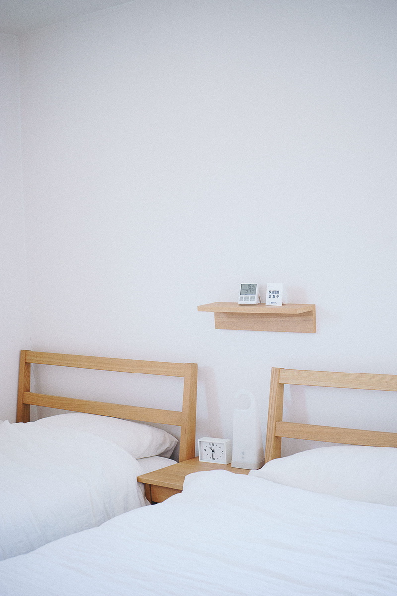 sleeping, mujihouse, white, muji, wood, indoors, apartment, minimal, hotel, blanket, bright, bed, elegance, home Interior, pillow, furniture, bedroom, modern