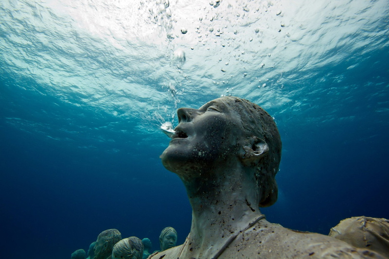 animal, figurine, marine, 1080P, sea, Underwater sculpture Park, no people, undersea, aquatic mammal, animal wildlife, outdoors, swimming, mouth open