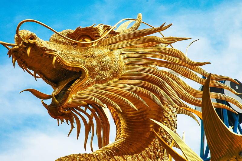 building exterior, nature, Dragon head, no people, low angle, blue, 2K, sky, craft, animal themes, blue sky, statue, sculpture, architecture, angle, low angle view