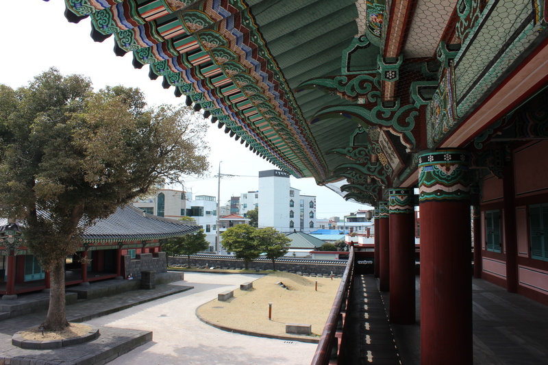 city, building exterior, building, kwan duck jung, built structure, jeju island, republic of korea, outdoors, pattern, traditional, transportation, 5K